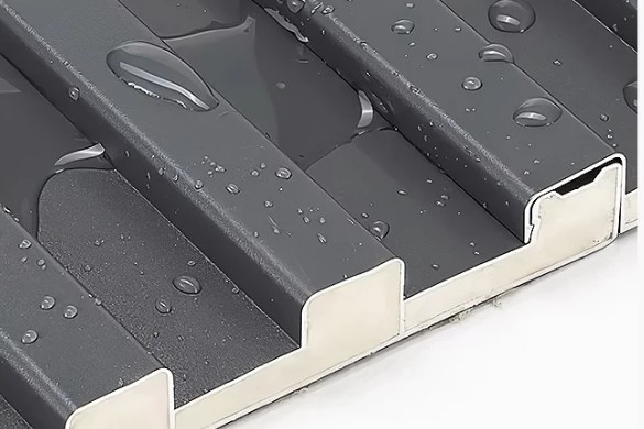 Insulated aluminum Great Wall panel profile and cut edge